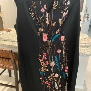 Embroidery dress with v neck
